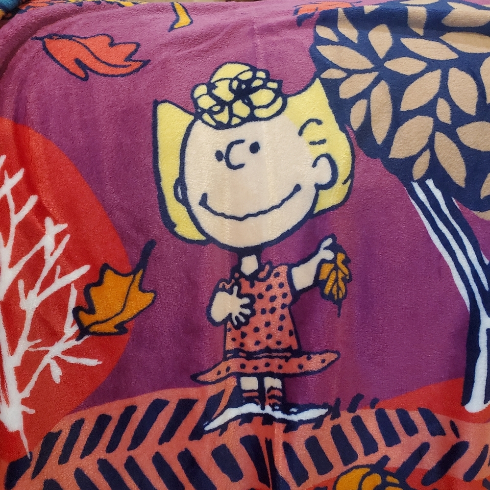 SOLD OUT Vera Bradley Peanuts Gang Fall Throw Blanket-NWT - Picture 5 of 6